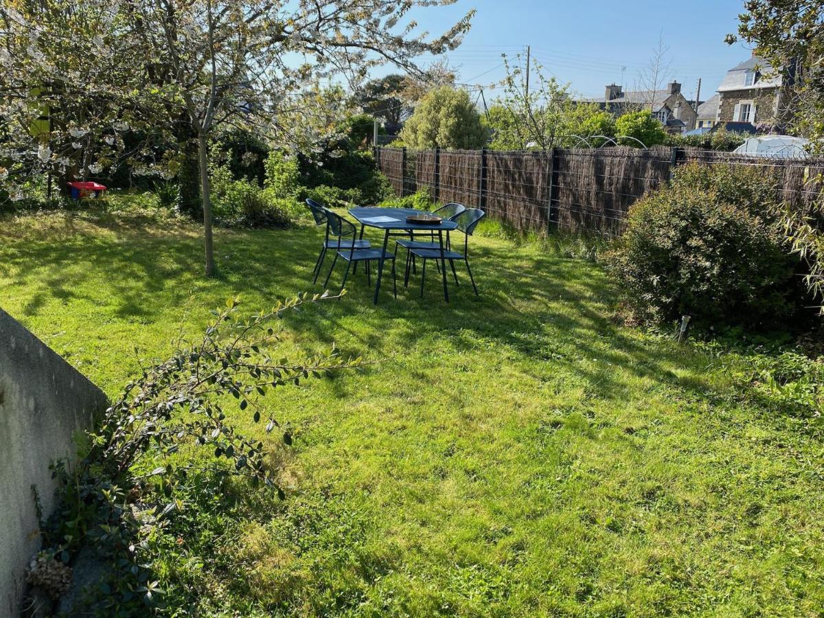 Apartment Des 3 Iles, En Plein Centre-ville, A 5 Min Des Plages, 3 Neufs Etables-sur-Mer