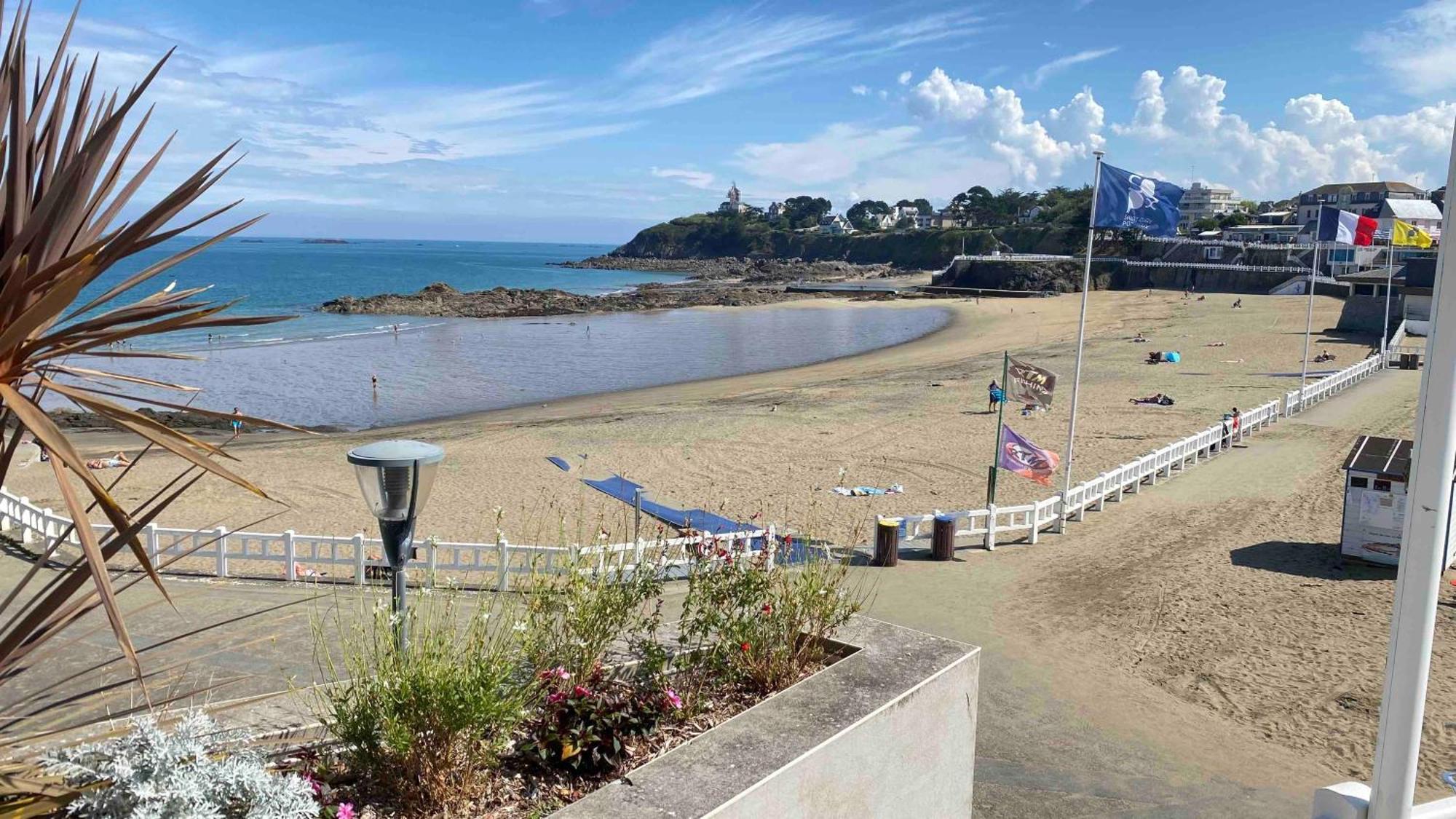 Des 3 Iles, En Plein Centre-ville, A 5 Min Des Plages, 3 Neufs *