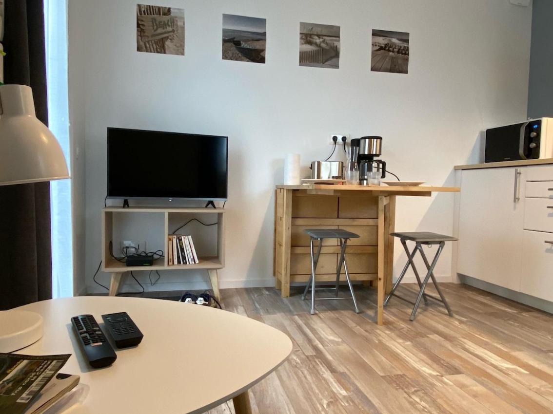 Des 3 Iles, En Plein Centre-ville, A 5 Min Des Plages, 3 Neufs Apartment